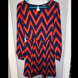 LONG SLEEVE ZIG ZAG MIDI DRESS